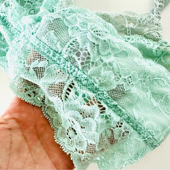 2 VS VICTORIAS SECRET PINK Lace White Red Blue Mint Green Ruffle Bra Bralette M - Picture 16 of 16